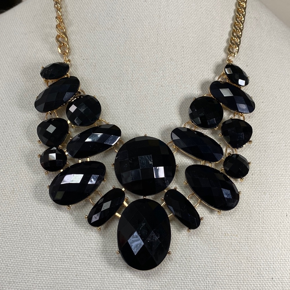 Faceted sparkly black bead necklace Goldtone chain